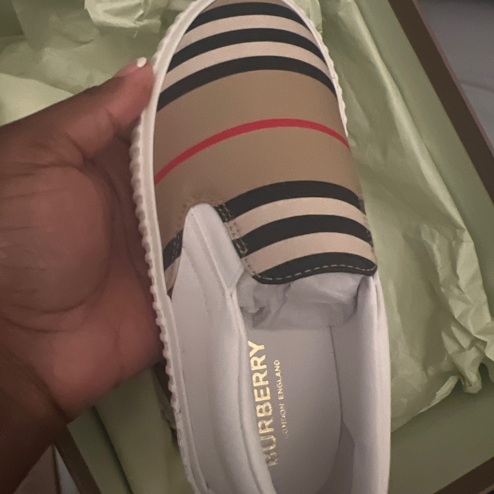 Kids Burberry slip ons